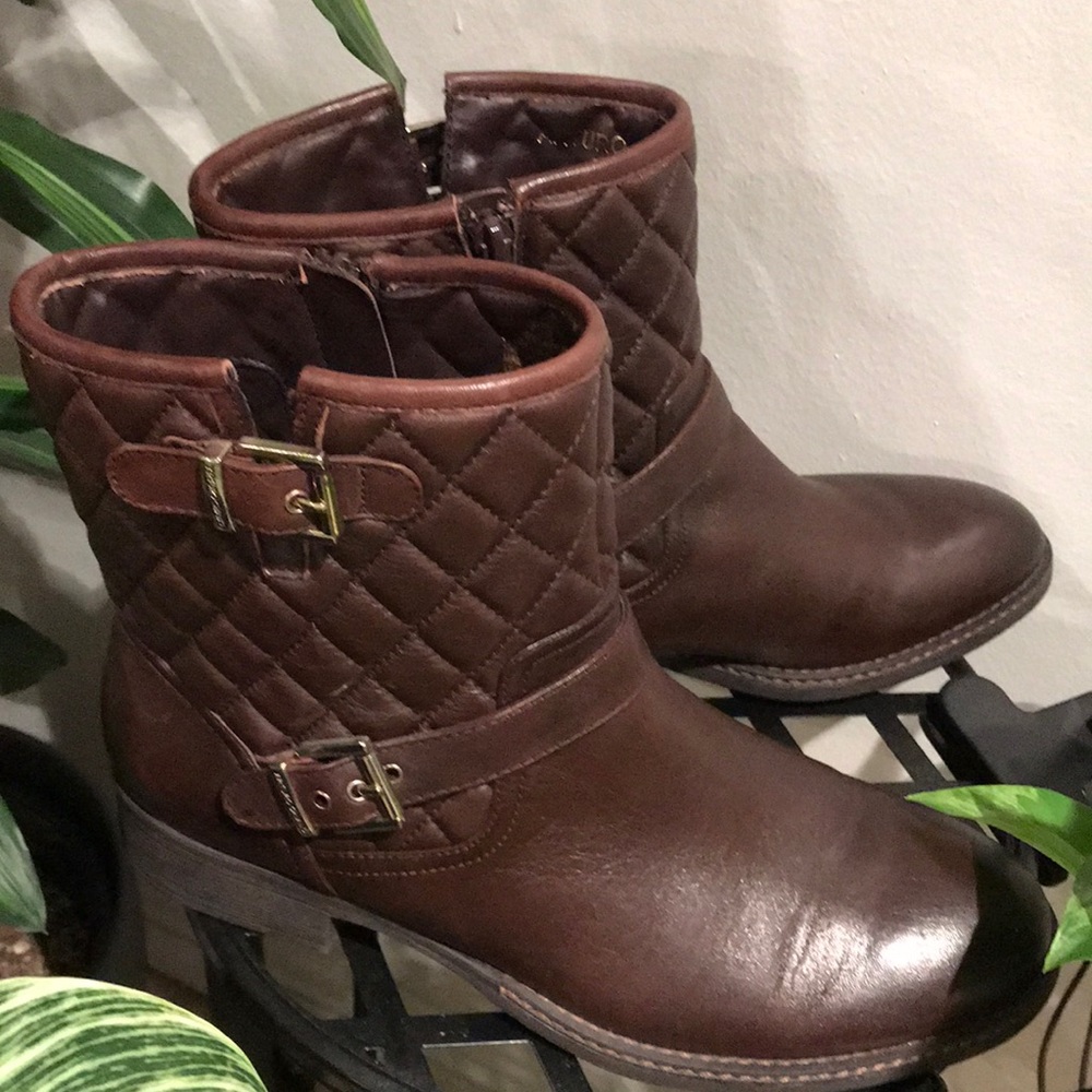 ✨Arturo Chiang “Sarabeth” Quilted Brown Leather Boot✨